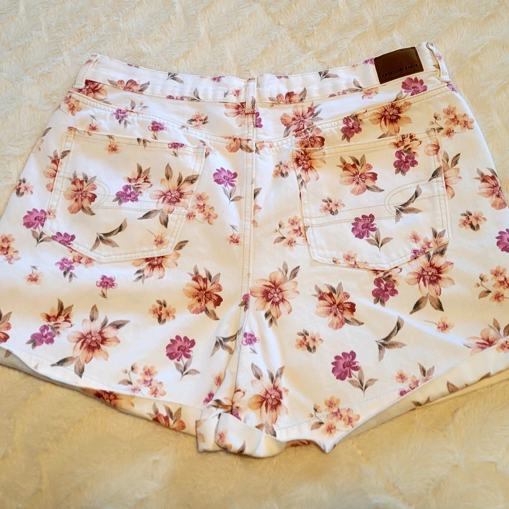 American Eagle mom shorts floral 16